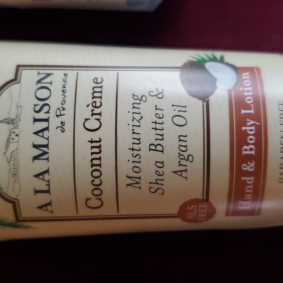 A La Maison French Coconut Creme Moisturizer & Kirk's Pure Coconut Soap Set - Picture 3 of 7